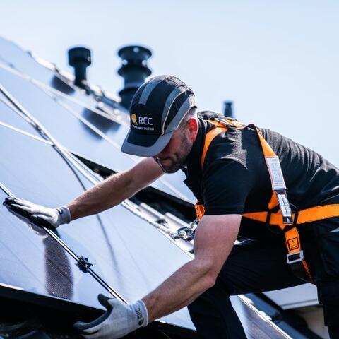Workman installs REC solar panels